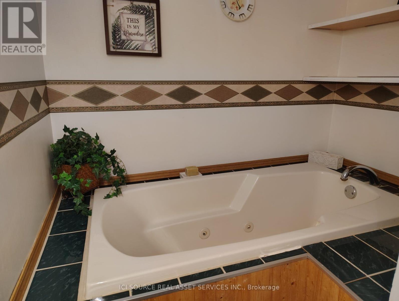 8581 Jerome Street, Windsor, Ontario  N8S 1W8 - Photo 30 - X12388381