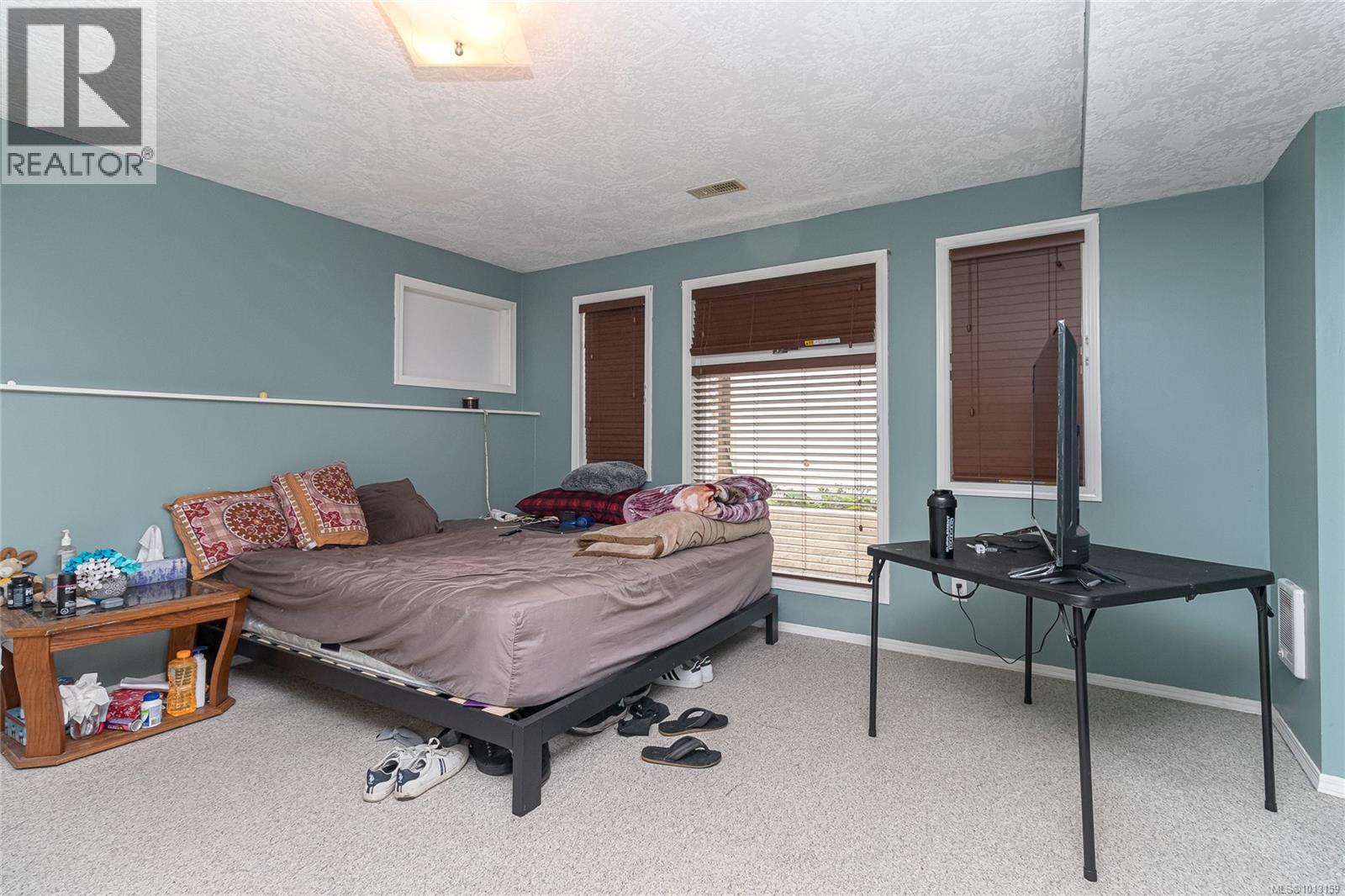 Property at 1211 Burnside Rd W image 5