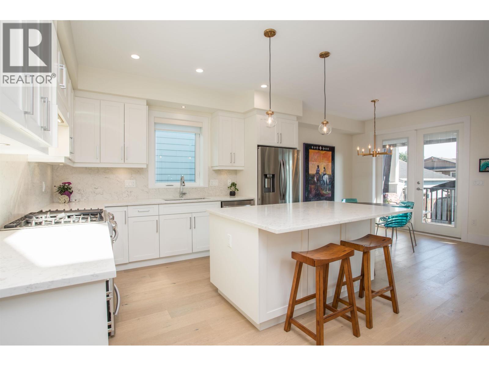 341 E 13TH STREET, North Vancouver, British Columbia