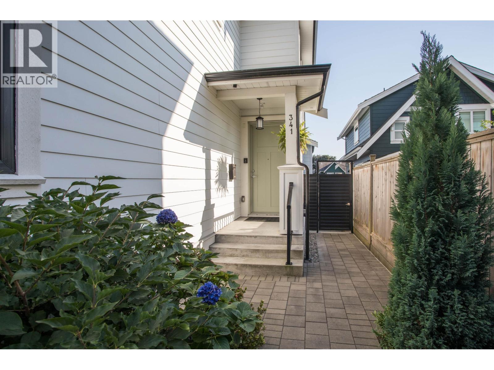 341 E 13th Street, North Vancouver, British Columbia  V7L 2L8 - Photo 3 - R3044620