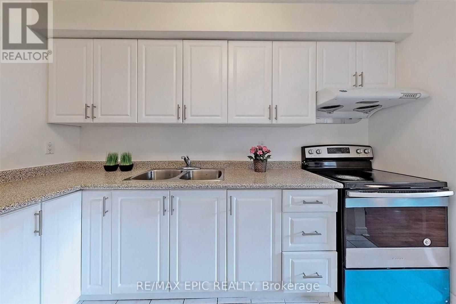 120 Woody Vine Way, Toronto, Ontario  M2J 4H6 - Photo 4 - C12388443