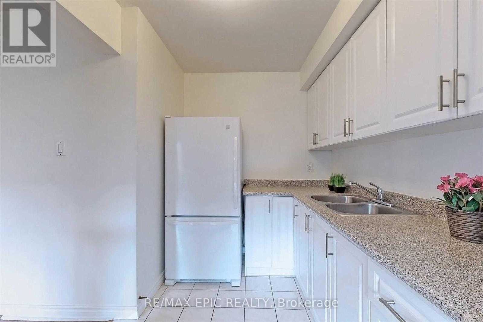 120 Woody Vine Way, Toronto, Ontario  M2J 4H6 - Photo 5 - C12388443