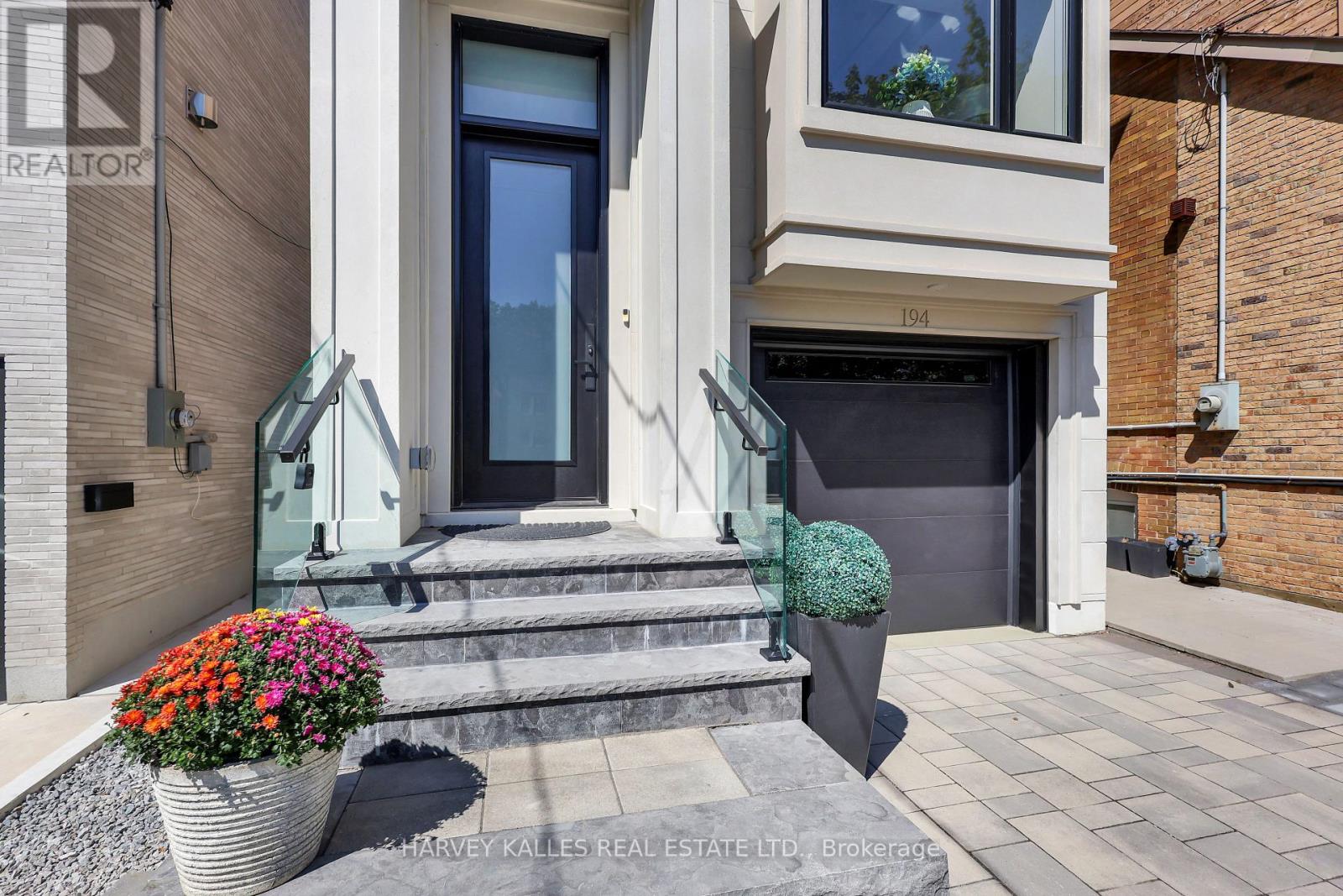 194 Sheldrake Boulevard, Toronto (Mount Pleasant East), Ontario  M4P 2B5 - Photo 3 - C12388470