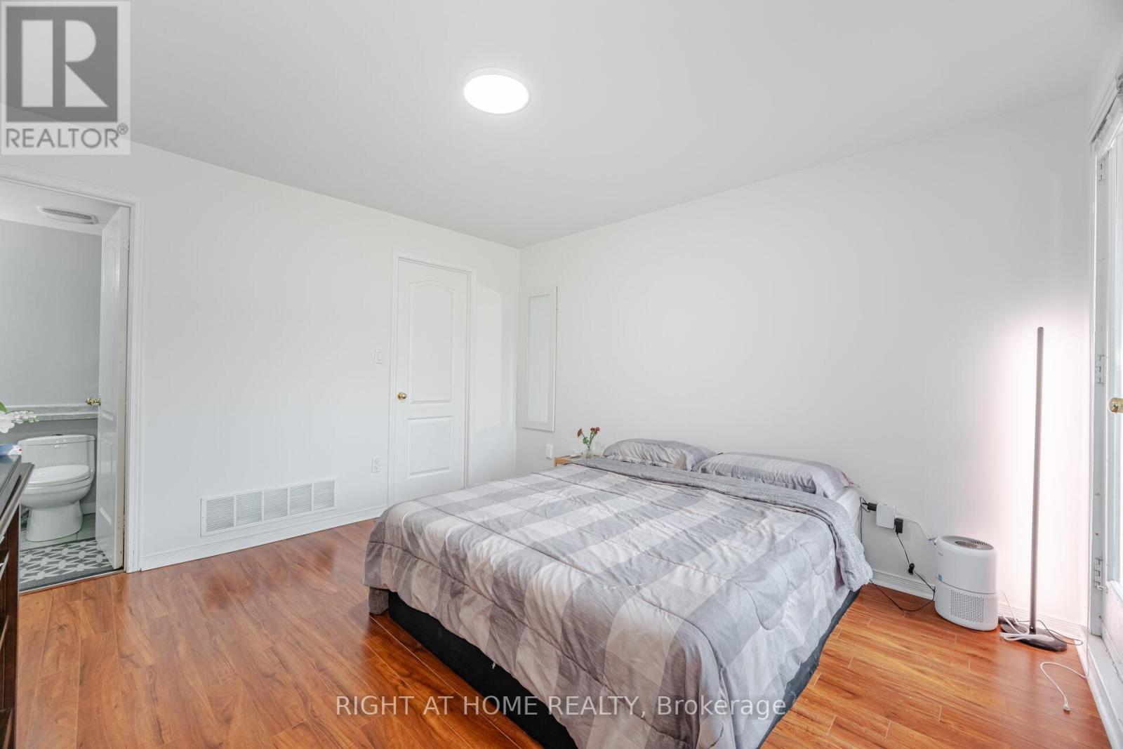 B18 - 108 Finch Ave W Avenue, Toronto (Newtonbrook West), Ontario  M2N 6W6 - Photo 17 - C12388476