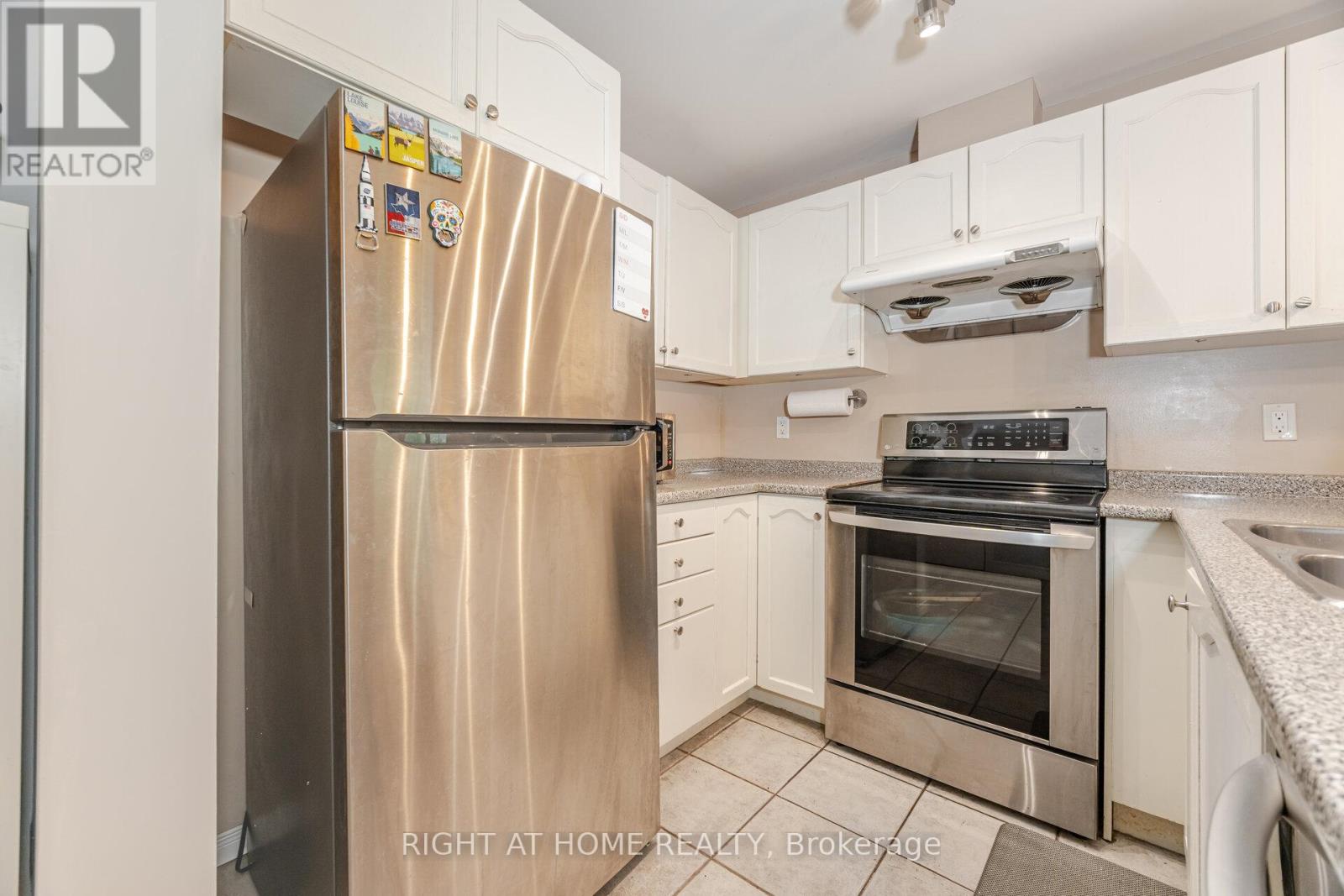 B18 - 108 Finch Ave W Avenue, Toronto (Newtonbrook West), Ontario  M2N 6W6 - Photo 9 - C12388476