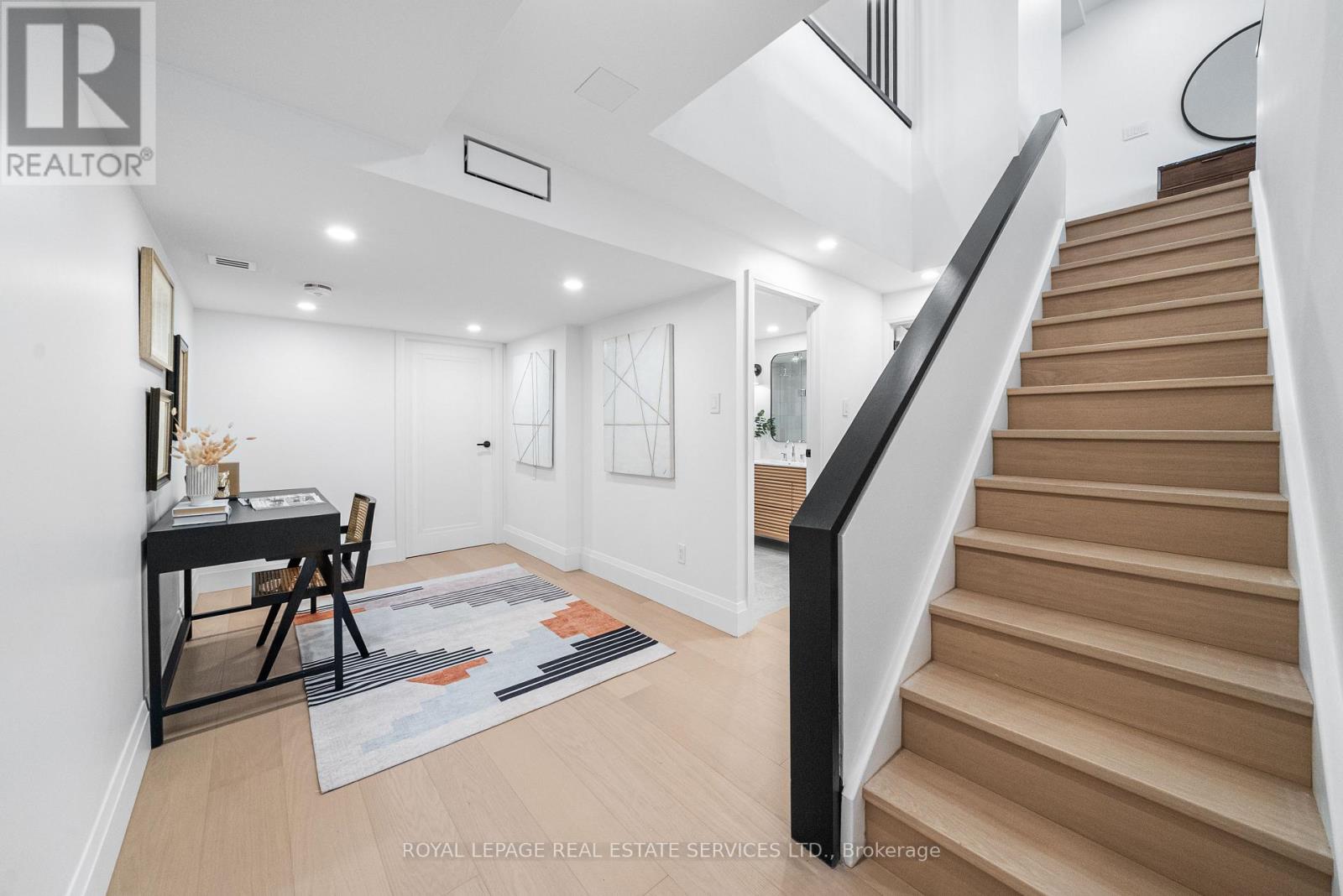 329 - 40 Oaklands Avenue, Toronto, Ontario  M4V 2Z3 - Photo 17 - C12388590