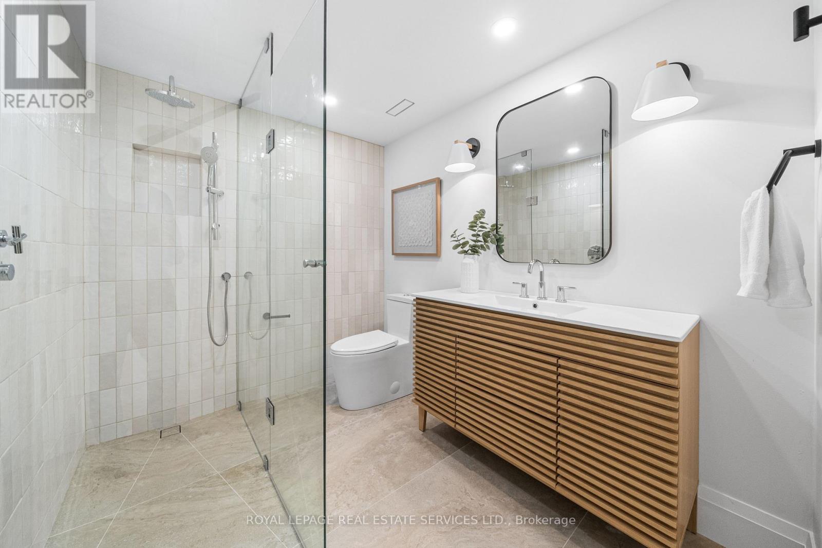 329 - 40 Oaklands Avenue, Toronto, Ontario  M4V 2Z3 - Photo 18 - C12388590