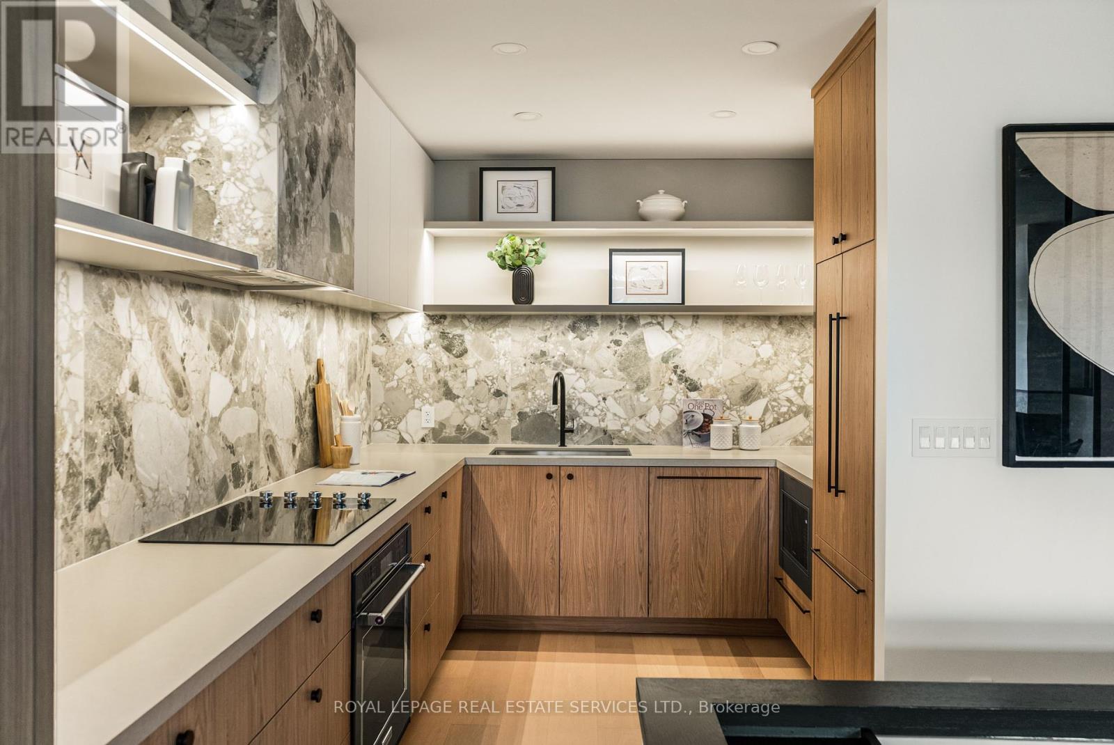 329 - 40 Oaklands Avenue, Toronto, Ontario  M4V 2Z3 - Photo 8 - C12388590