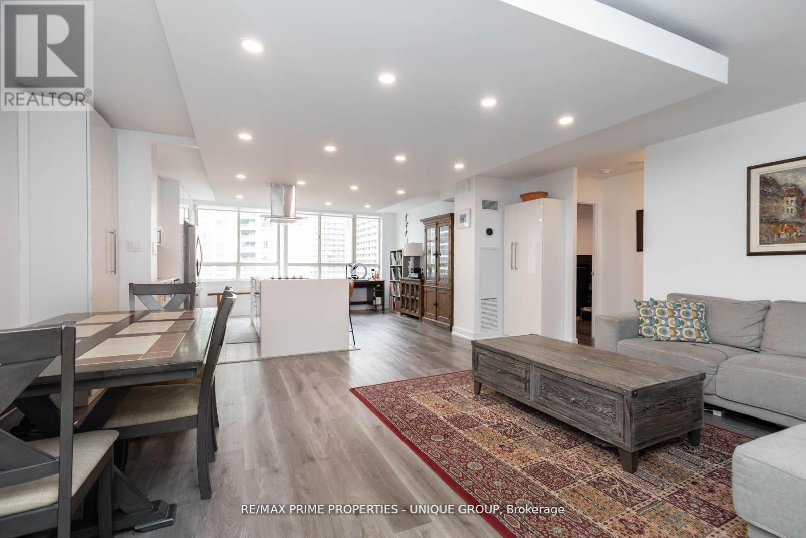 903 - 633 Bay Street, Toronto, Ontario  M5G 2G4 - Photo 2 - C12388607