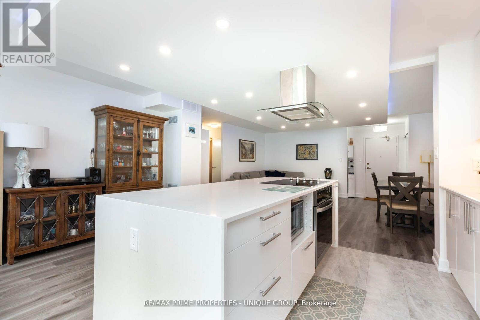 903 - 633 Bay Street, Toronto, Ontario  M5G 2G4 - Photo 6 - C12388607