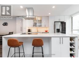 903 - 633 BAY STREET, Toronto, Ontario
