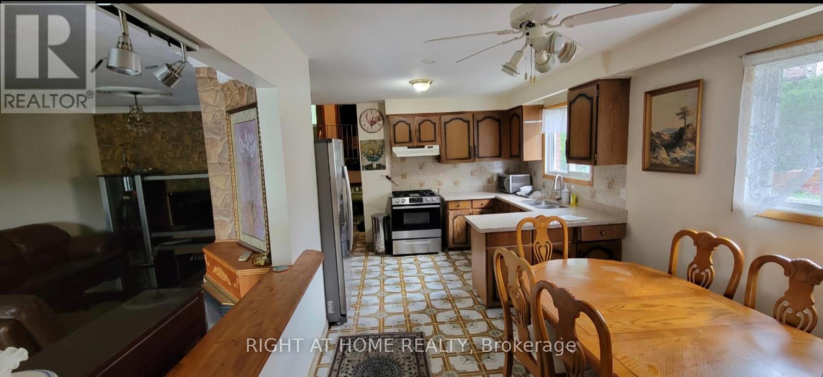 Property at 12 FAIRGLEN AVENUE image 5