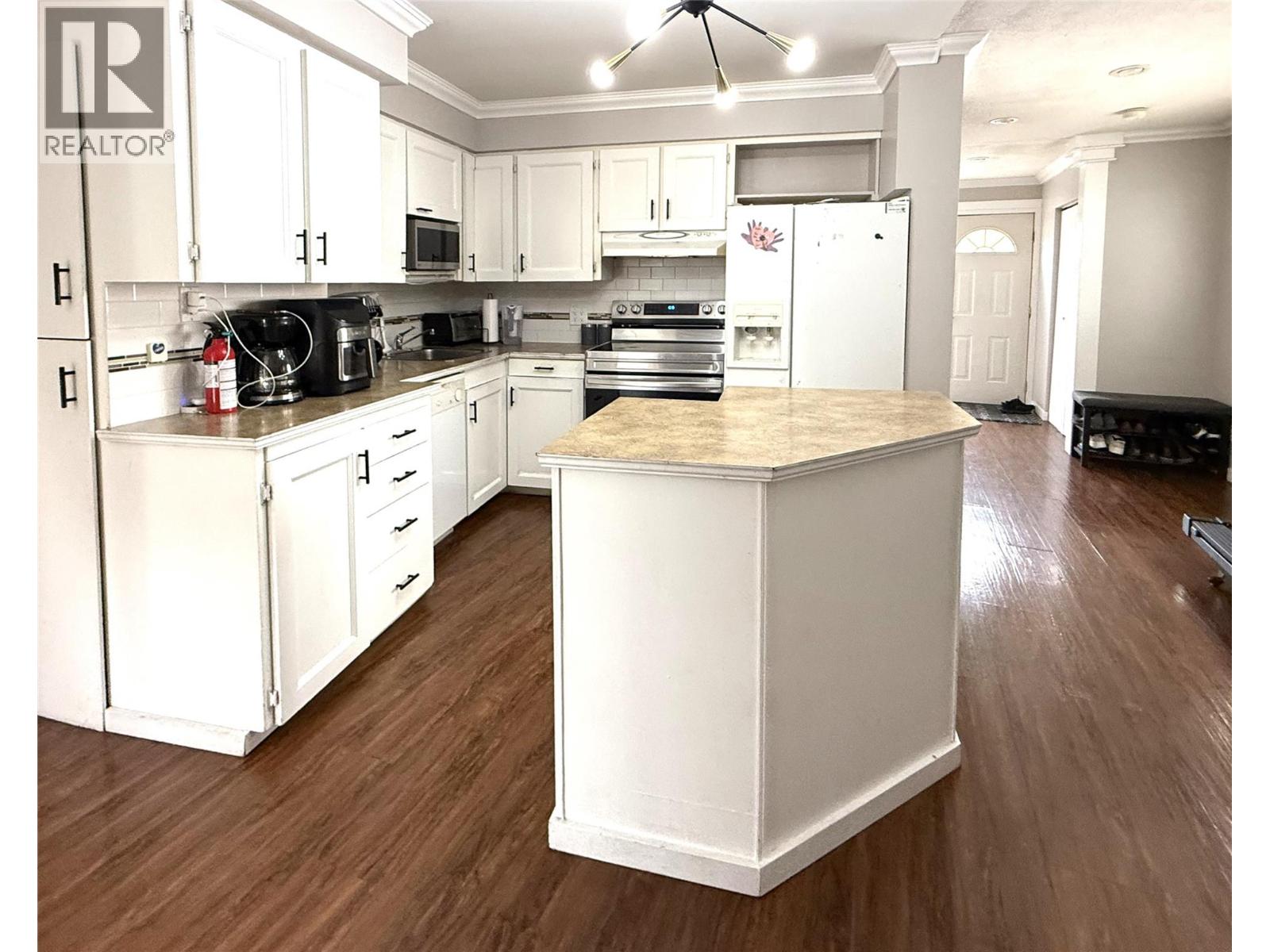 260 Tamarack Avenue, Kamloops, British Columbia  V2B 1G7 - Photo 5 - 10362025
