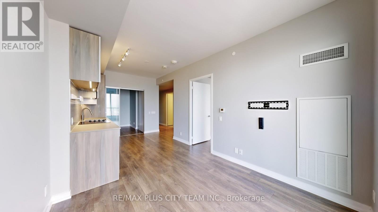 4215 - 950 Portage Parkway, Vaughan, Ontario  L4K 0J7 - Photo 9 - N12388482