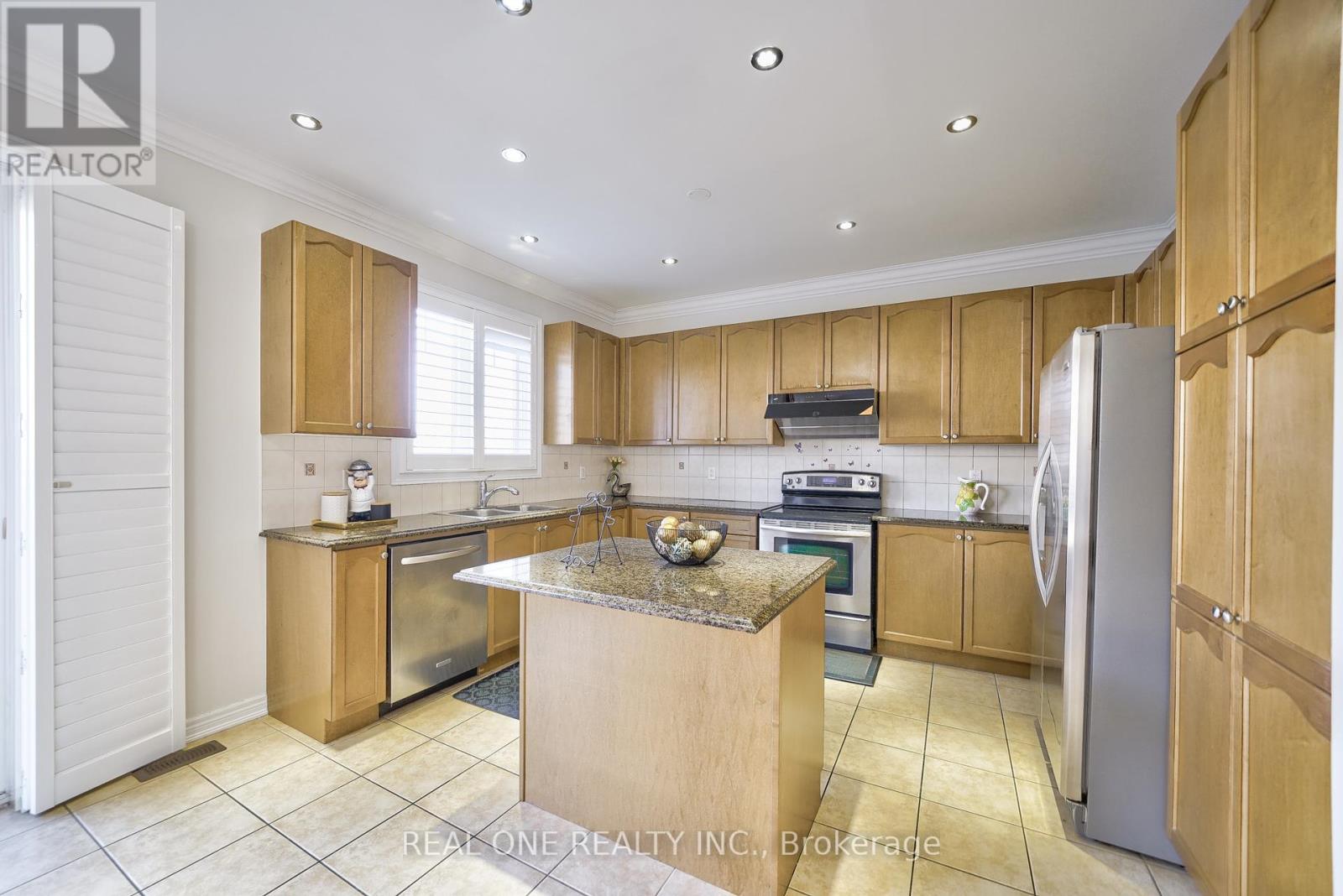 29 Seiffer Crescent, Richmond Hill, Ontario  L4E 0J1 - Photo 9 - N12388556