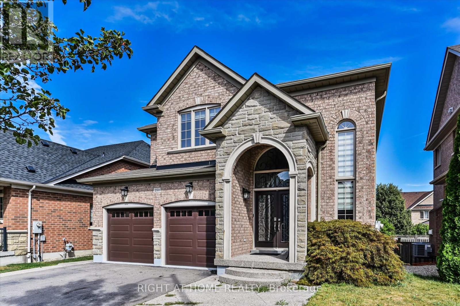 250 Rivermill Crescent, Vaughan, Ontario  L6A 0T3 - Photo 2 - N12388618