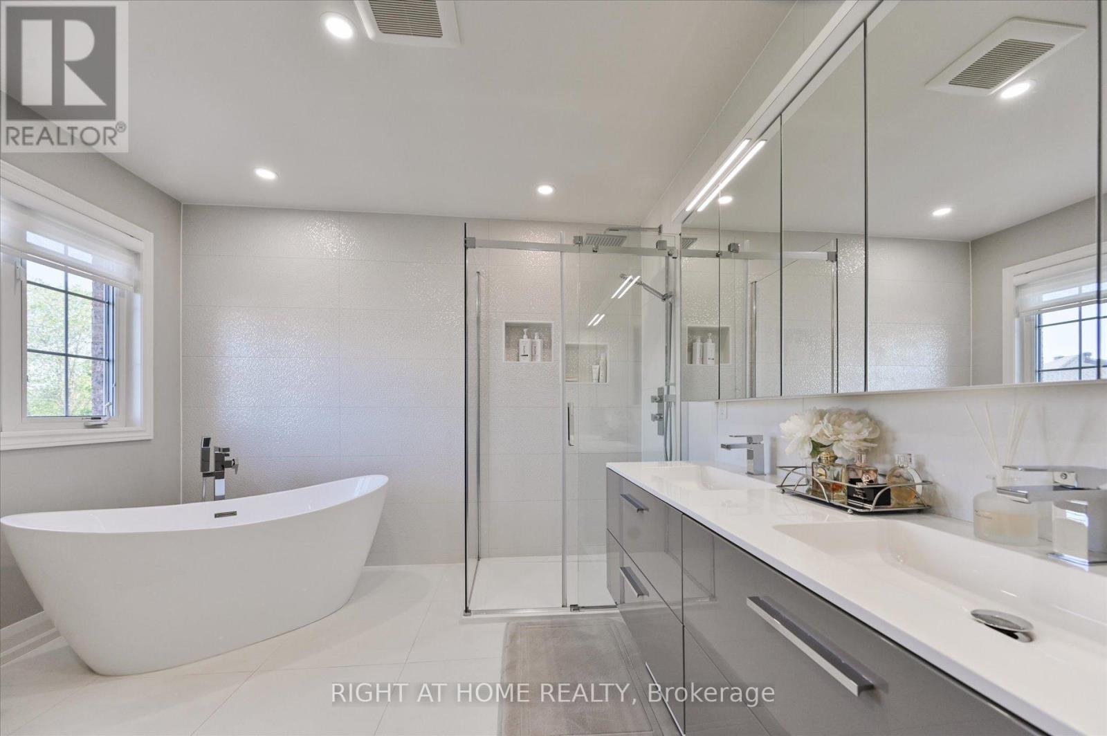 250 Rivermill Crescent, Vaughan, Ontario  L6A 0T3 - Photo 25 - N12388618