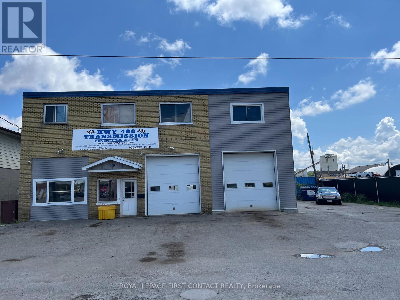 139 Brock Street, Barrie (0 North), Ontario  L4N 2M3 - Photo 1 - S12341418