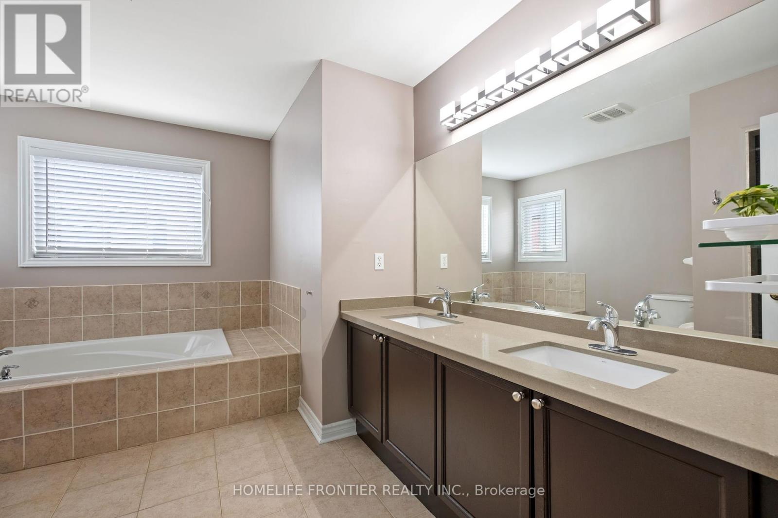 11 Maple Crown Terrace, Barrie (Innis-Shore), Ontario  L4M 7H3 - Photo 19 - S12385278