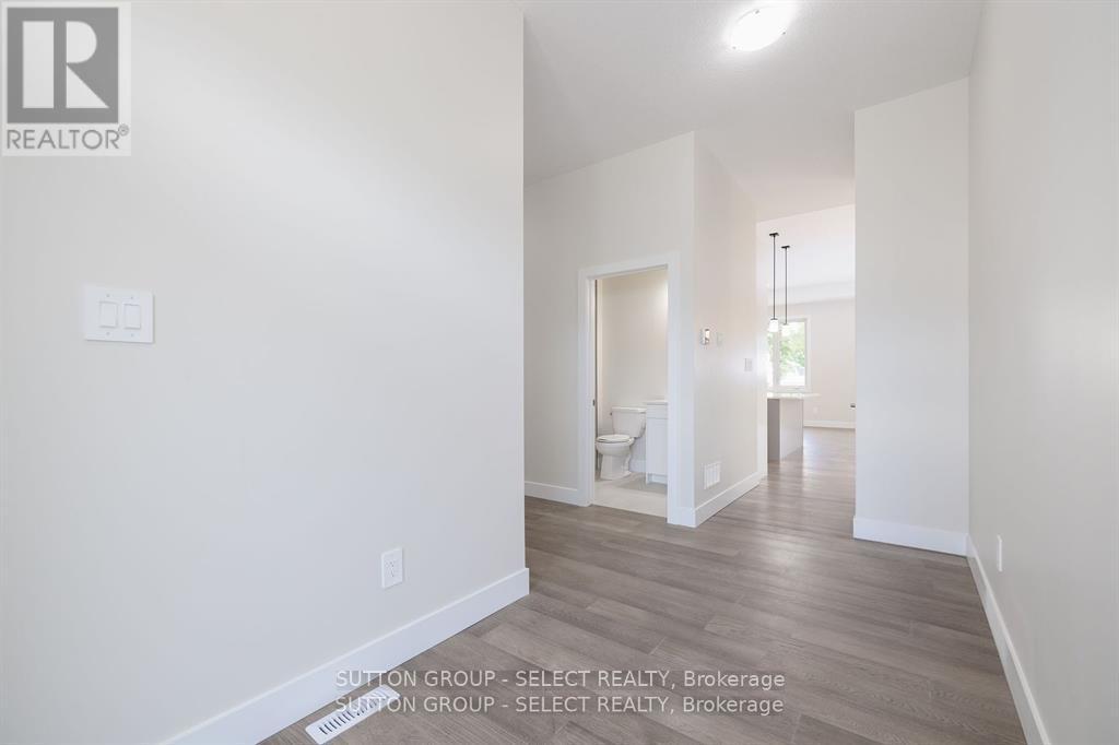 14 - 7966 Fallon Drive, Lucan Biddulph, Ontario  N0M 1V0 - Photo 4 - X12387309