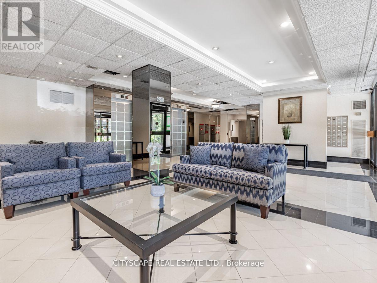 304 - 1320 Mississauga Valley Boulevard, Mississauga (Mississauga Valleys), Ontario  L5A 3S8 - Photo 4 - W12388469