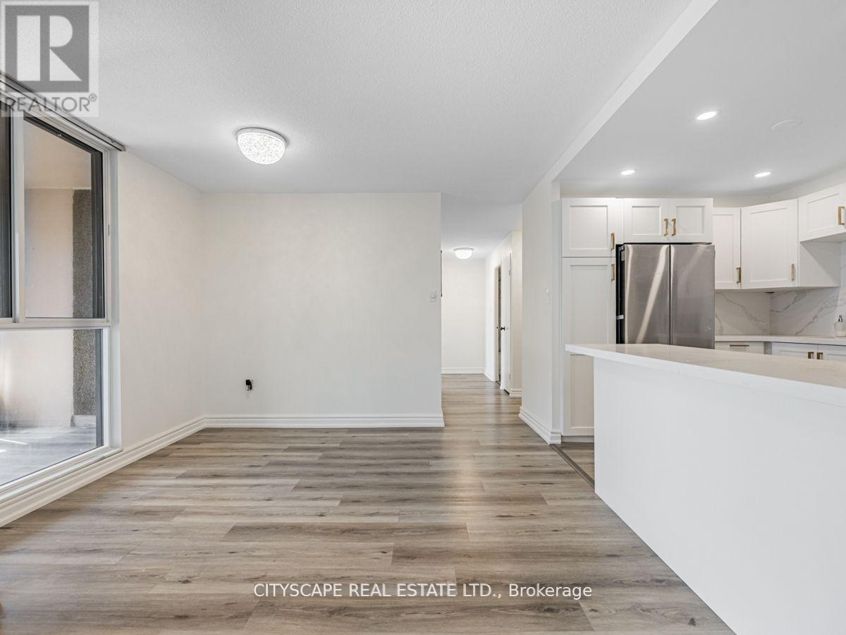 304 - 1320 Mississauga Valley Boulevard, Mississauga (Mississauga Valleys), Ontario  L5A 3S8 - Photo 6 - W12388469