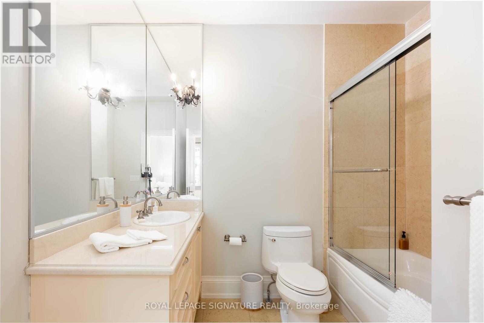 1161 Tecumseh Park Drive, Mississauga, Ontario  L5H 2W3 - Photo 26 - W12388518