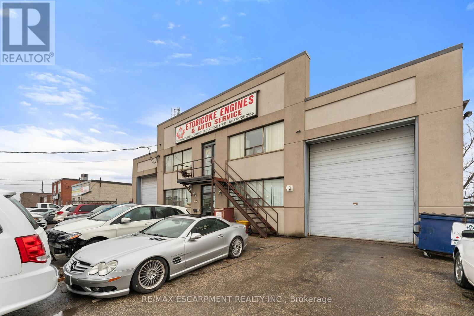 371 Olivewood Road, Toronto, Ontario  M8Z 2Z8 - Photo 6 - W12388529