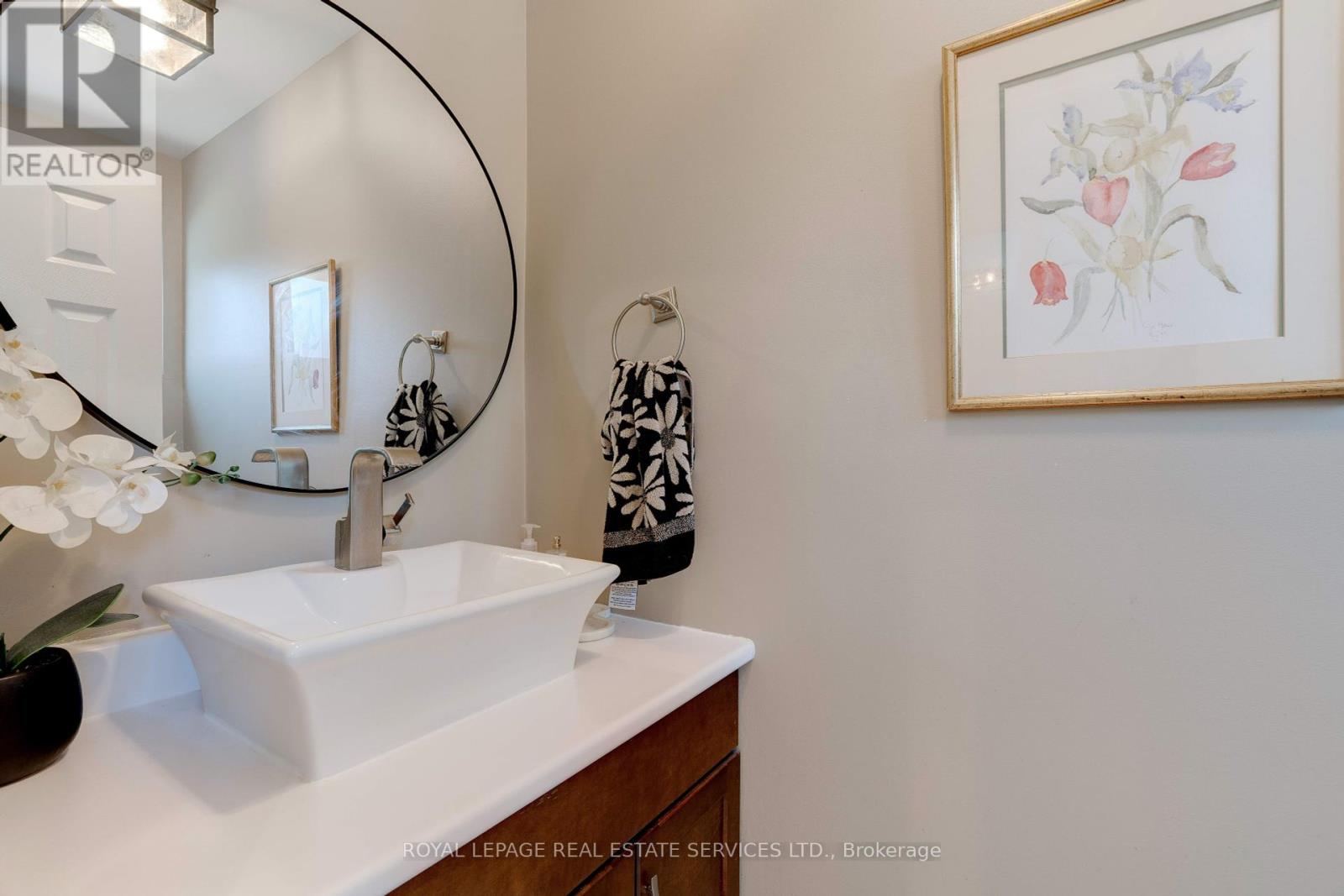297 Sunset Drive, Oakville (Br Bronte), Ontario  L6L 3M5 - Photo 18 - W12388545