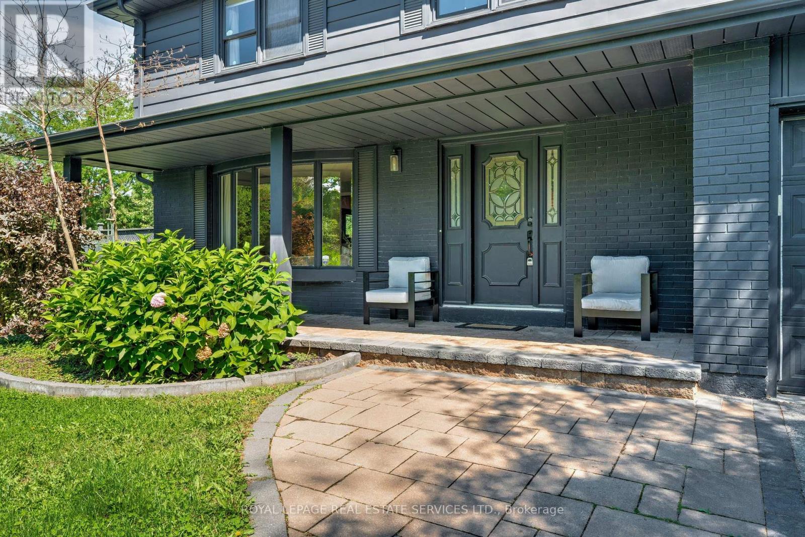 297 Sunset Drive, Oakville (Br Bronte), Ontario  L6L 3M5 - Photo 2 - W12388545