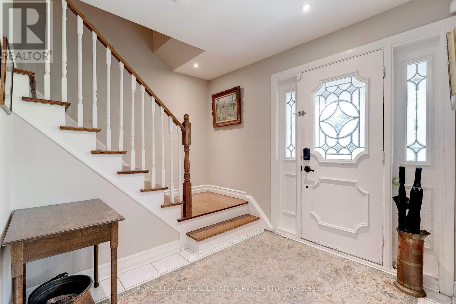 297 Sunset Drive, Oakville (Br Bronte), Ontario  L6L 3M5 - Photo 3 - W12388545