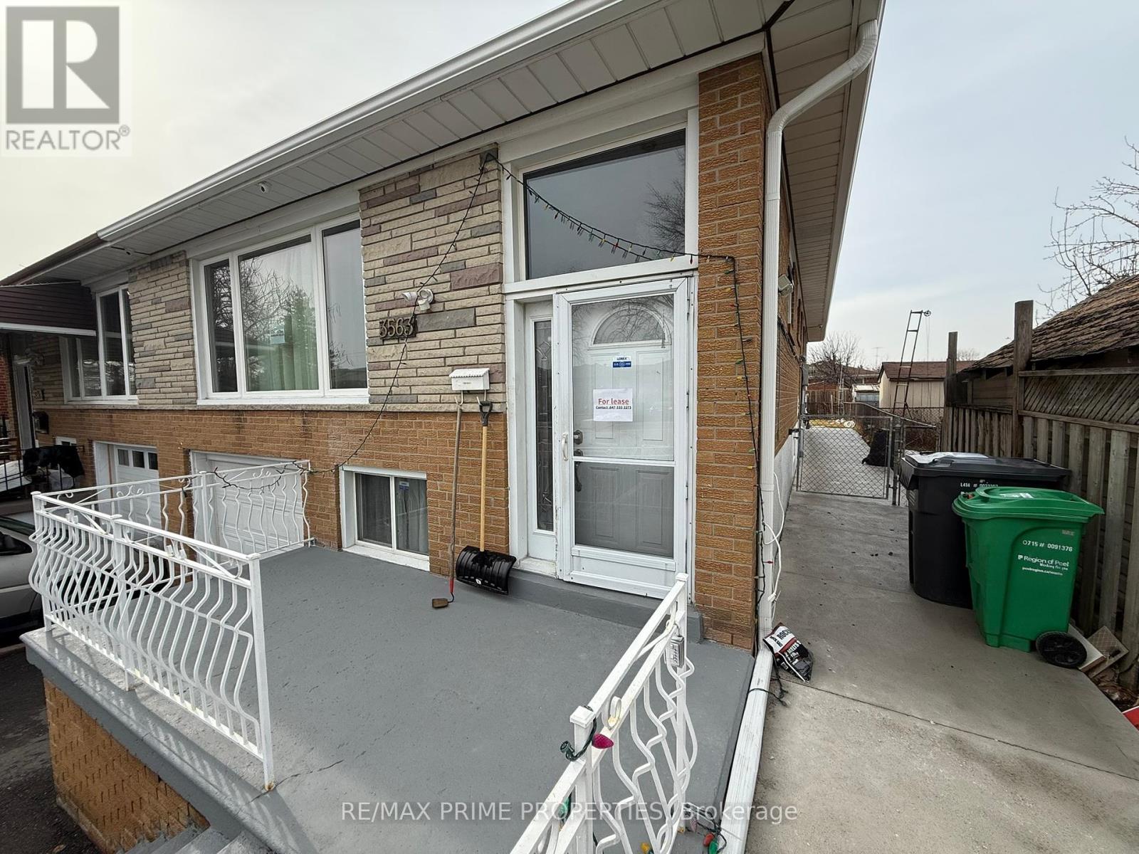 Upper - 3563 Laddie Crescent, Mississauga, Ontario  L4T 1N2 - Photo 2 - W12388550
