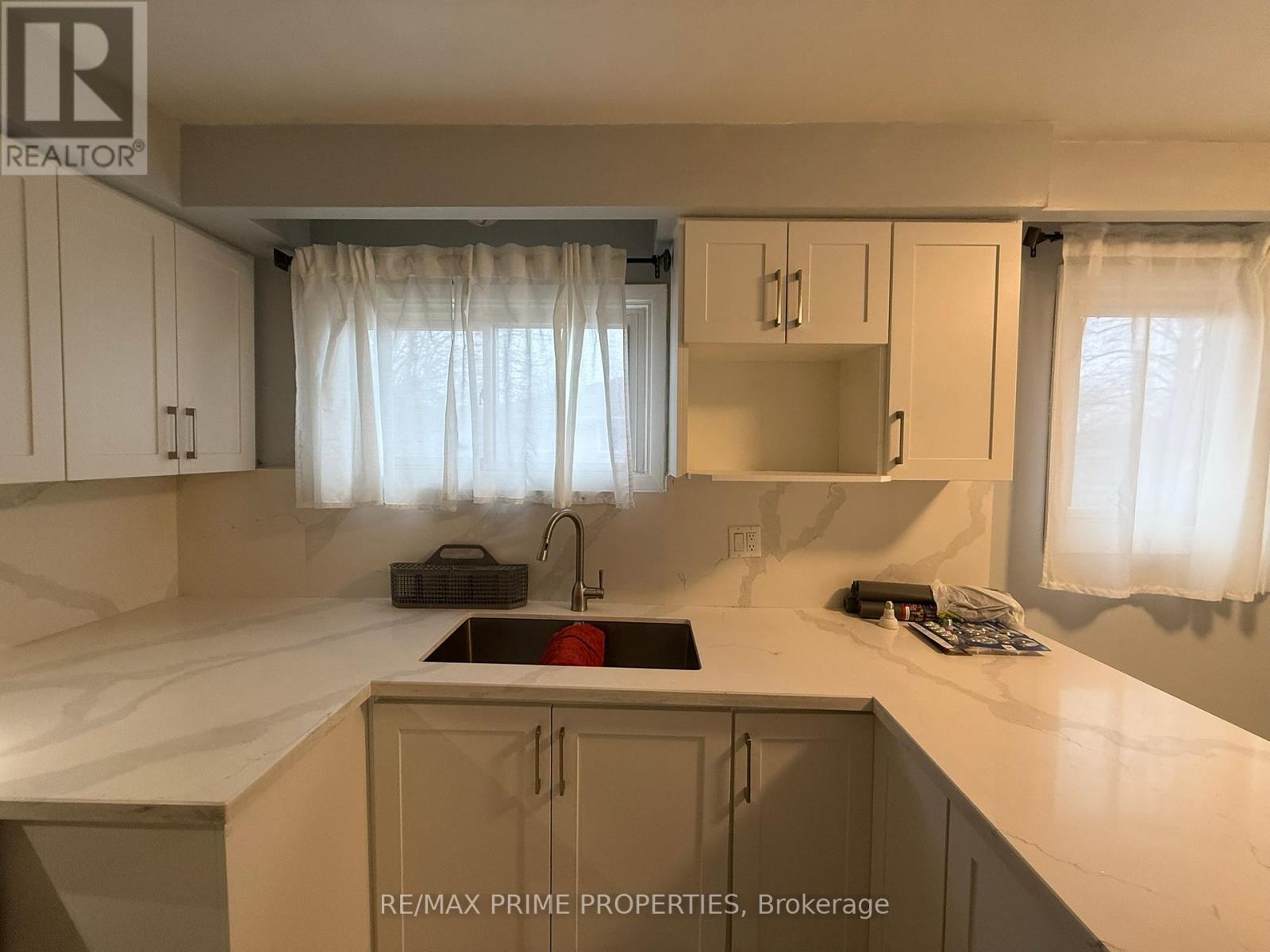 Upper - 3563 Laddie Crescent, Mississauga, Ontario  L4T 1N2 - Photo 9 - W12388550