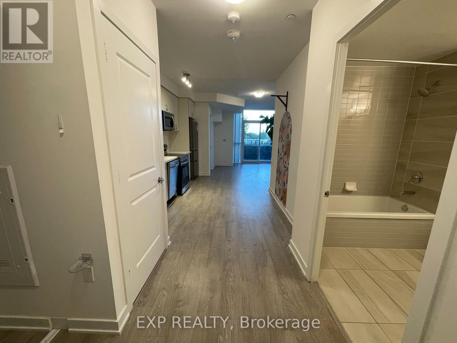 105 - 4677 Glen Erin Drive, Mississauga, Ontario  L5M 2E3 - Photo 3 - W12388587