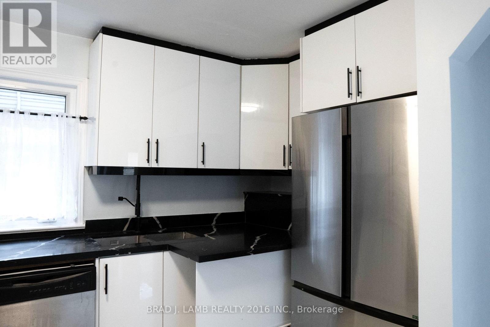 42 Lynnford Drive, Toronto (Islington-City Centre West), Ontario  M9B 1H7 - Photo 10 - W12388620