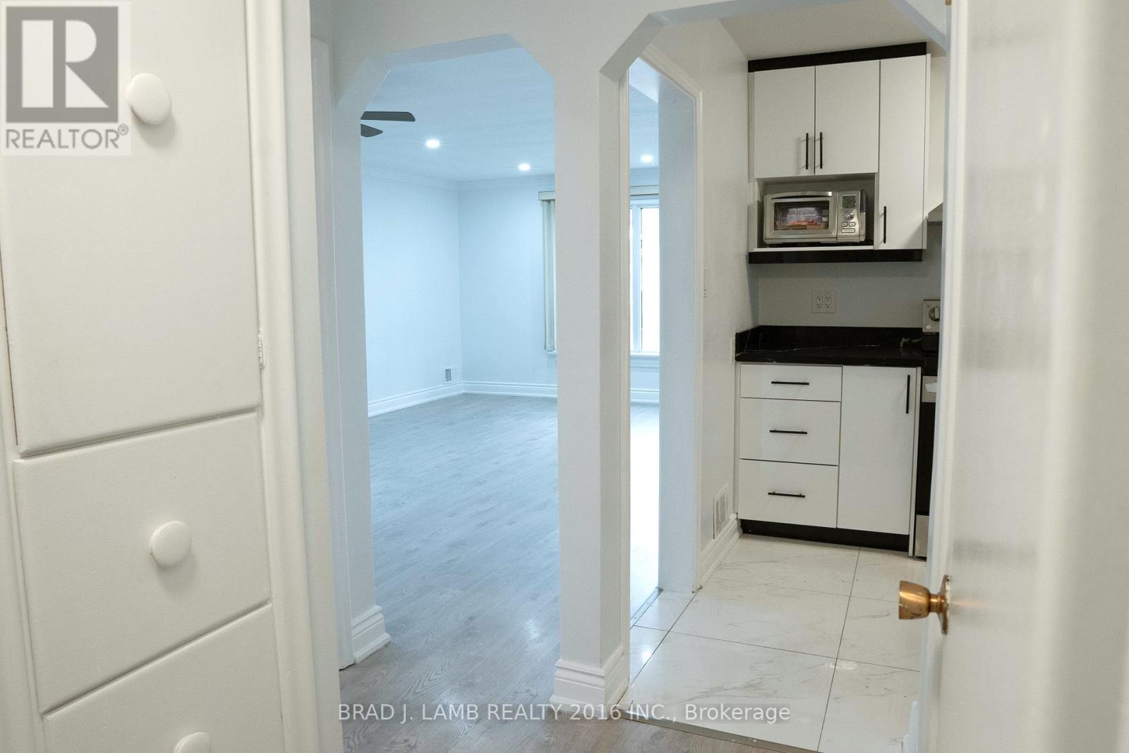 42 Lynnford Drive, Toronto (Islington-City Centre West), Ontario  M9B 1H7 - Photo 12 - W12388620