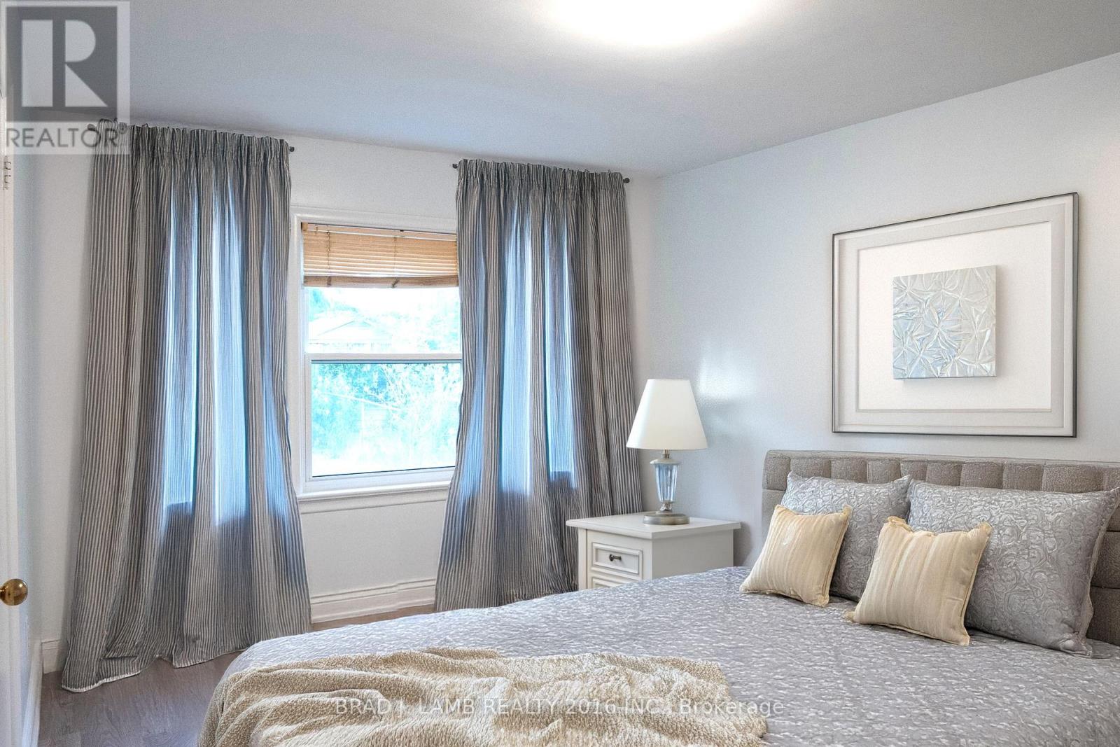 42 Lynnford Drive, Toronto (Islington-City Centre West), Ontario  M9B 1H7 - Photo 14 - W12388620