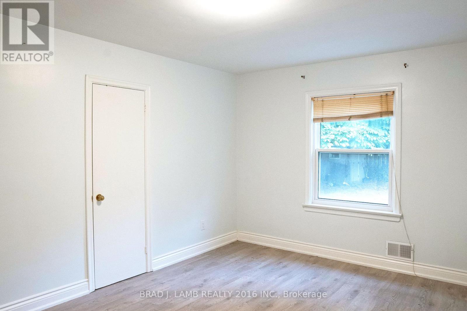 42 Lynnford Drive, Toronto (Islington-City Centre West), Ontario  M9B 1H7 - Photo 16 - W12388620