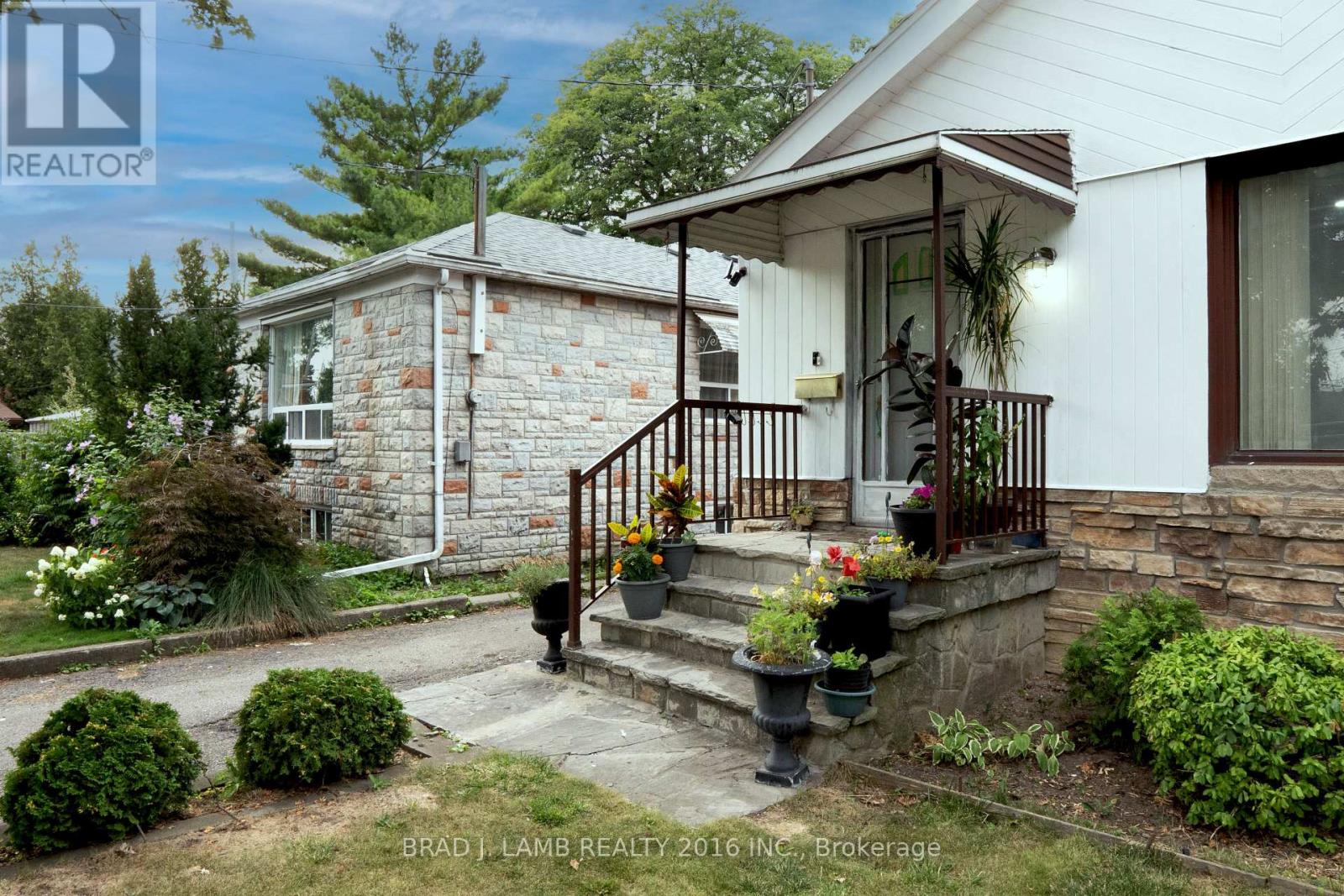 Property at 42 LYNNFORD DRIVE image 2