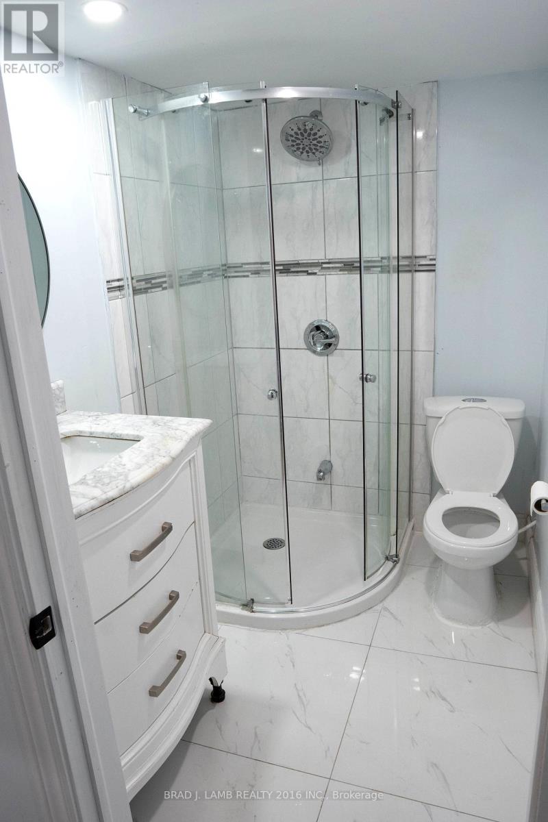 42 Lynnford Drive, Toronto (Islington-City Centre West), Ontario  M9B 1H7 - Photo 30 - W12388620