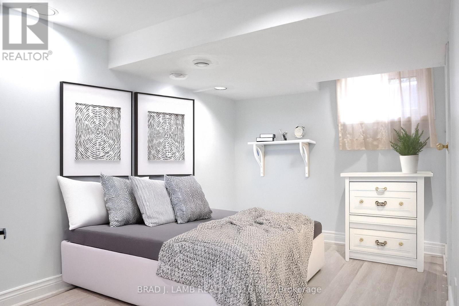 42 Lynnford Drive, Toronto (Islington-City Centre West), Ontario  M9B 1H7 - Photo 31 - W12388620