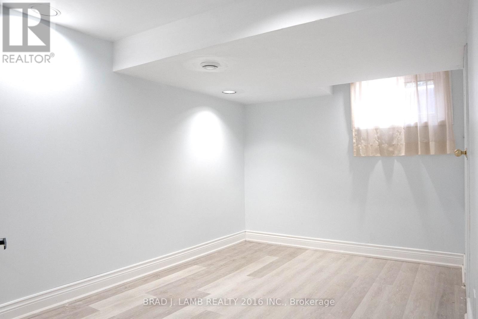 42 Lynnford Drive, Toronto (Islington-City Centre West), Ontario  M9B 1H7 - Photo 32 - W12388620