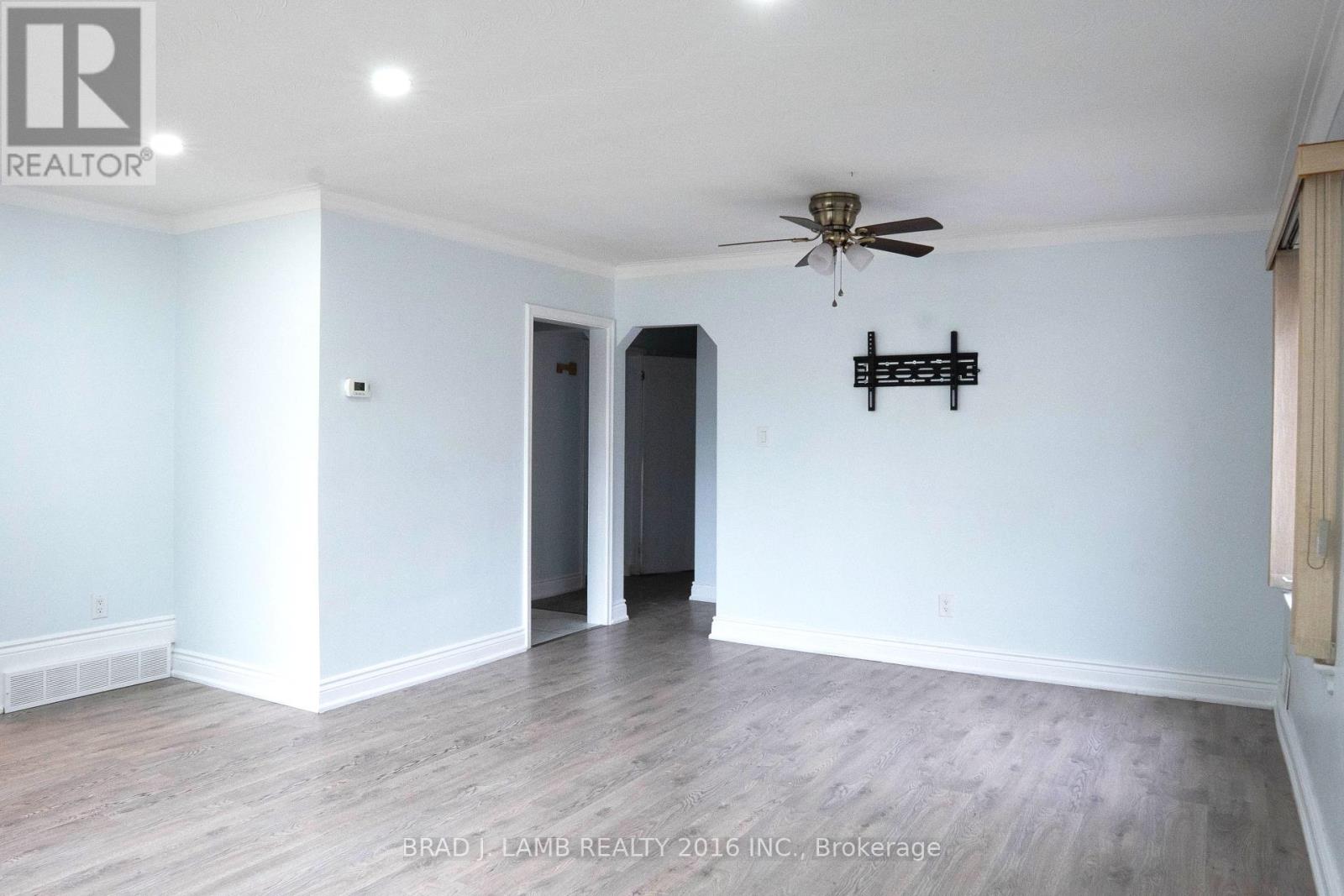 42 Lynnford Drive, Toronto (Islington-City Centre West), Ontario  M9B 1H7 - Photo 8 - W12388620