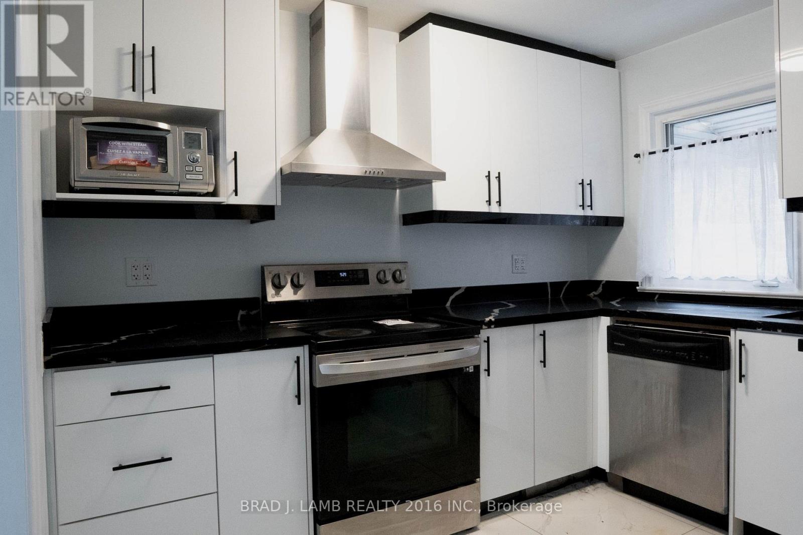 42 Lynnford Drive, Toronto (Islington-City Centre West), Ontario  M9B 1H7 - Photo 9 - W12388620