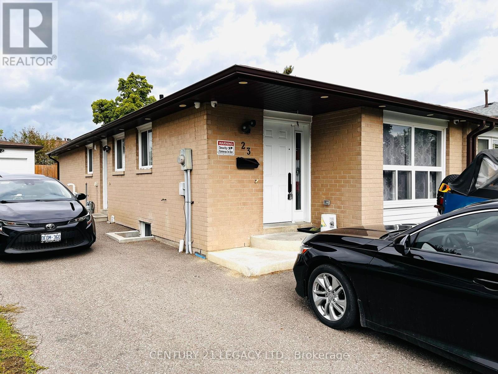 23 Gulliver Crescent, Brampton, Ontario  L6S 1T1 - Photo 2 - W12388626