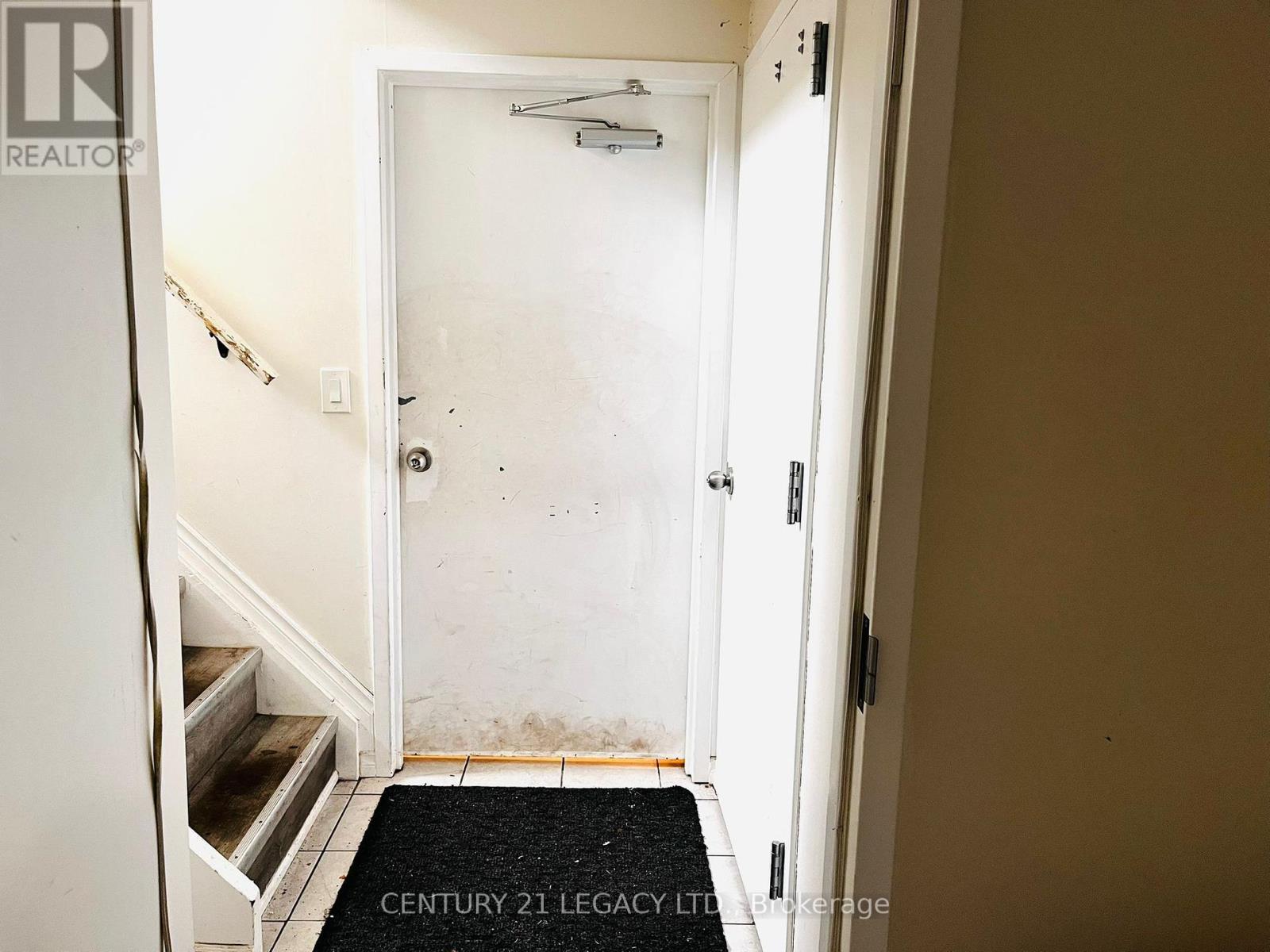 23 Gulliver Crescent, Brampton, Ontario  L6S 1T1 - Photo 5 - W12388626