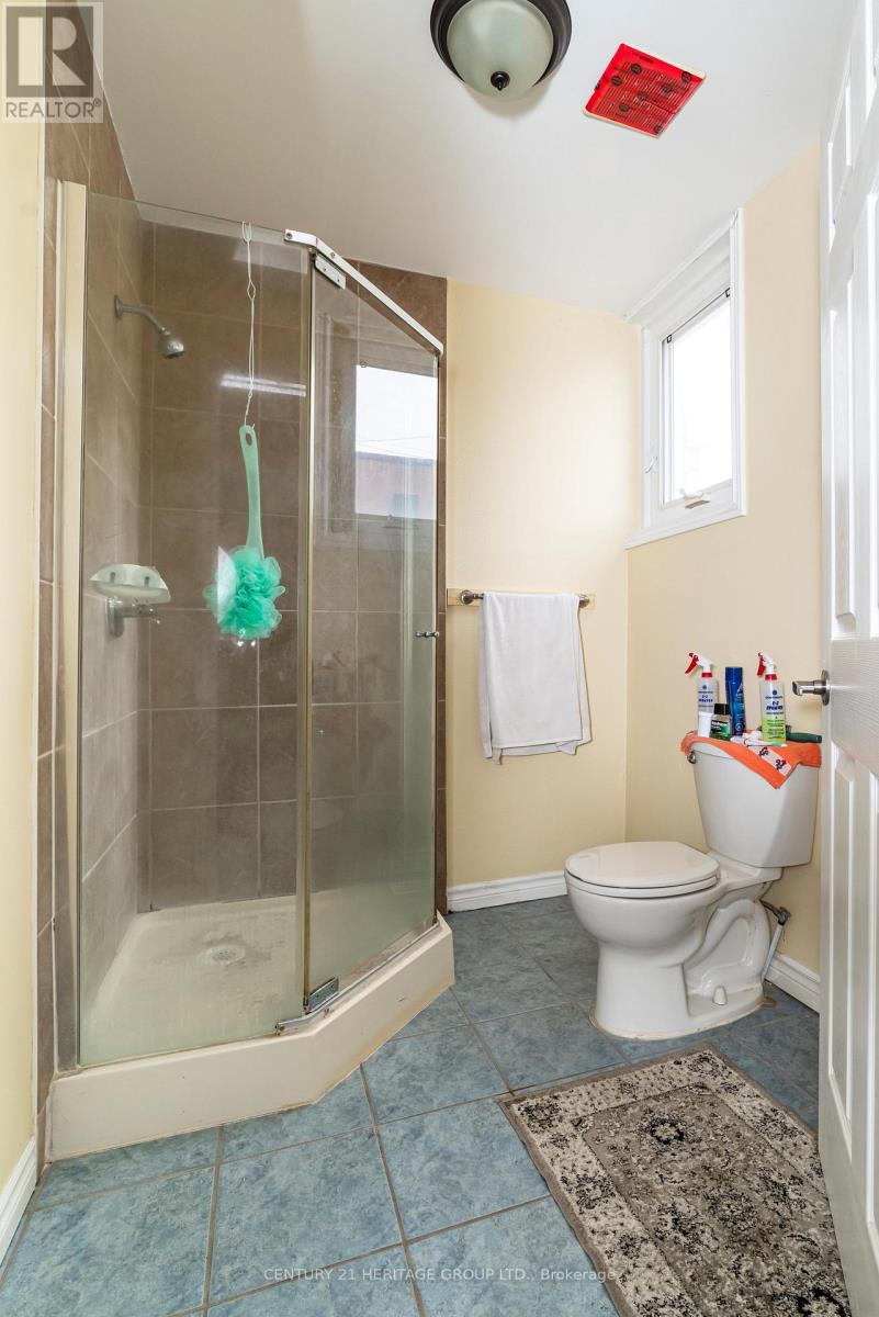 96 Kinrade Avenue, Hamilton, Ontario  L8L 6L6 - Photo 34 - X12388534