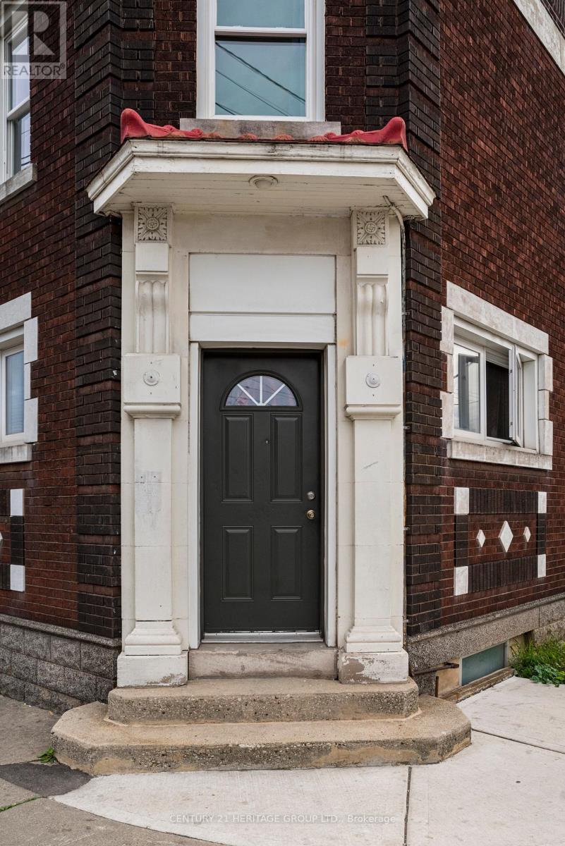 96 Kinrade Avenue, Hamilton, Ontario  L8L 6L6 - Photo 7 - X12388534