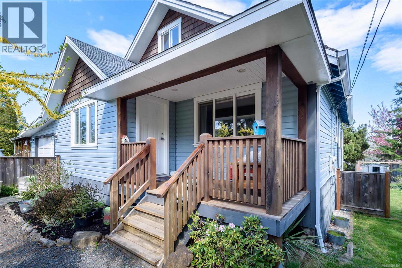 3352 Second St, Cumberland, British Columbia