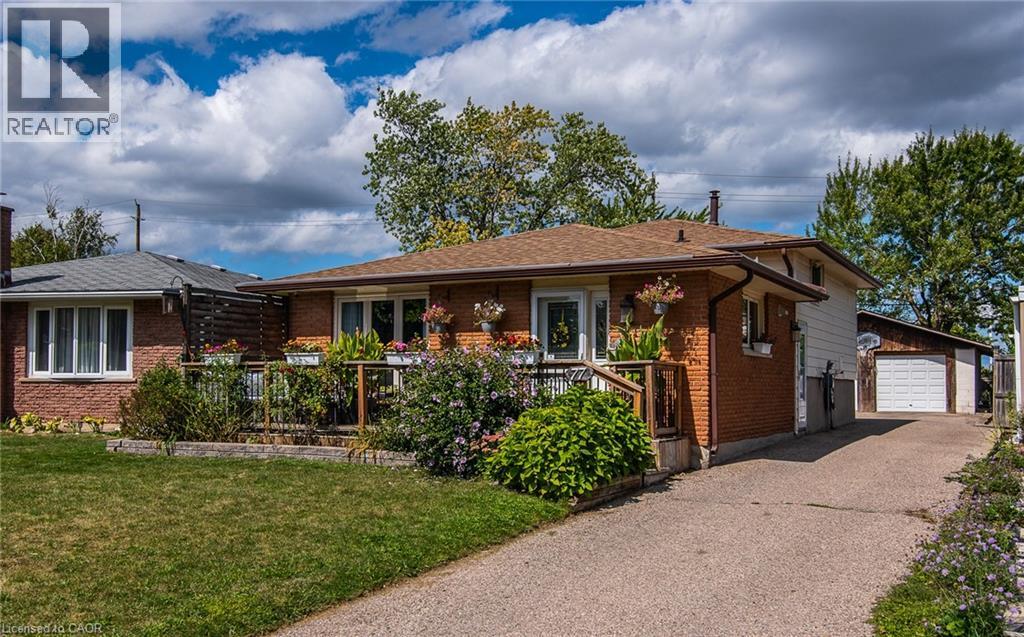 77 ROBERTS Crescent, Kitchener, Ontario